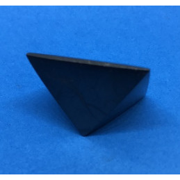 Szungit - piramida polerowana 30 x 30 x 23 mm 