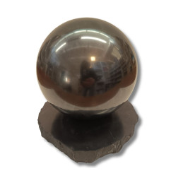 Kula z Szungitu z podstawką...