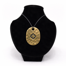 Runa Ingwaz z rzemykiem....